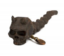 MamaJah Devil Skull Backbone Pipe 25 cm - Waterpijp-bong.nl